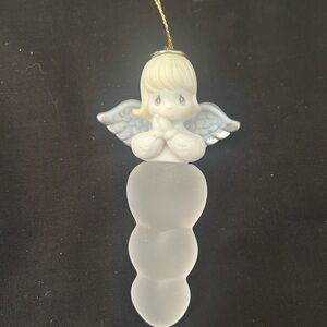 2000 Precious Moments